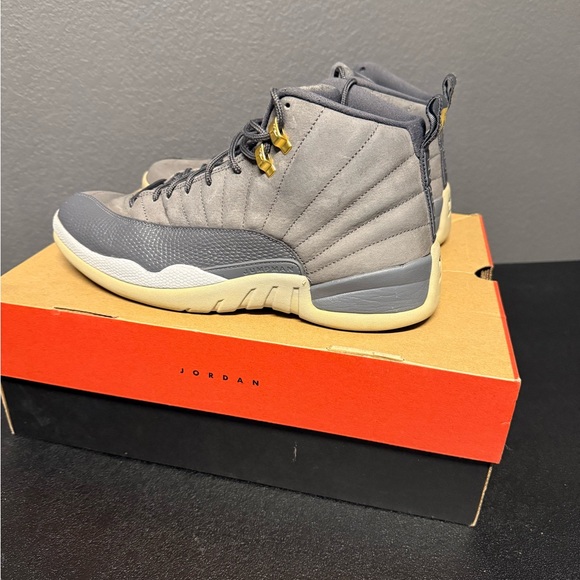 Jordan Athletic Shoes in Gray and Gold - Picture 5 of 12